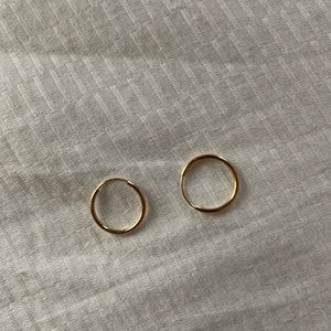 “Small hoops”. 14k yellow gold.